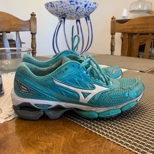 Mizuno jogging shoes sz 9.5